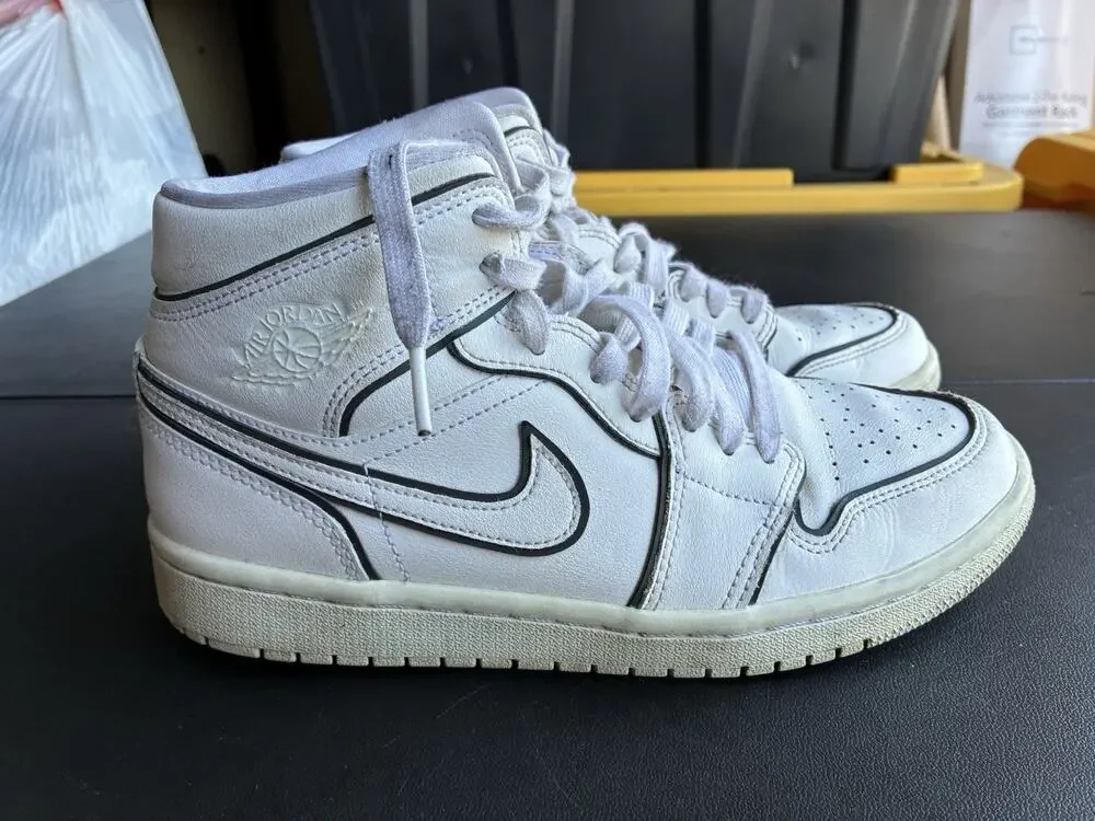 Jordan Air Women’s 1 SE Mid Iridescent Trim Sneaker Size 9 Fast Shipping